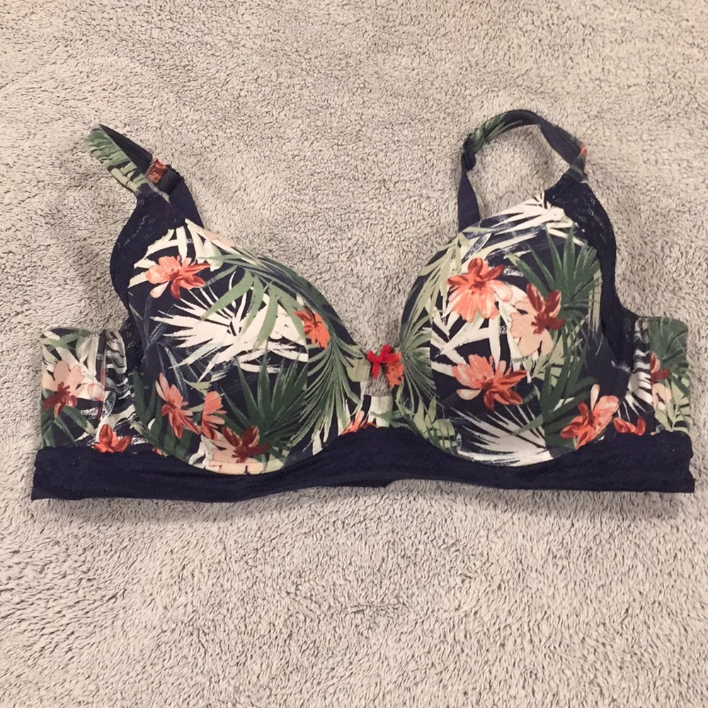 CACIQUE lightly lined t-shirt bra 42D